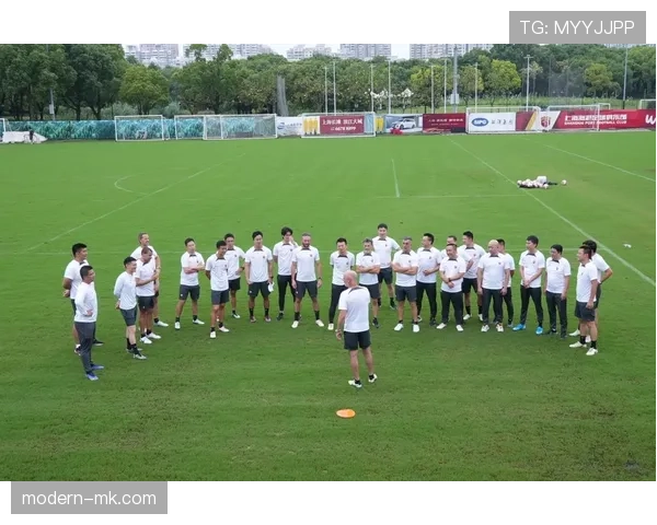 上海海港迎新帅穆斯卡特,开启球队发展新篇章 上海海港迎新帅穆斯卡特,开启球队发展新篇章