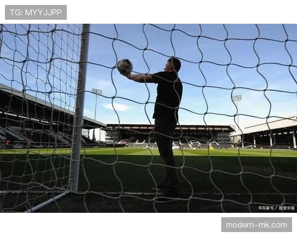 米特罗维奇状态火热,技术全面提升成球队战术核心 米特罗维奇状态火热,技术全面提升成球队战术核心